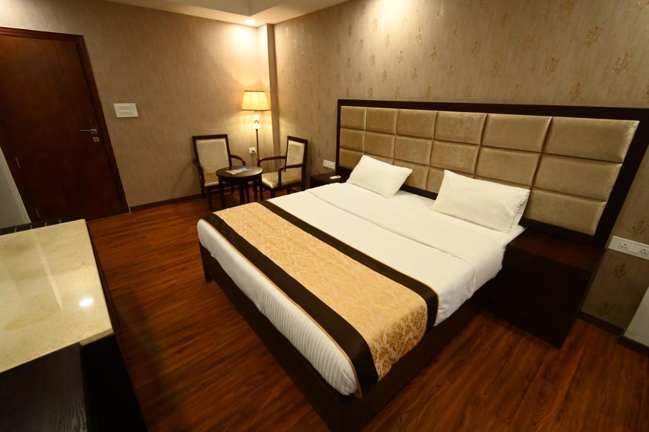 Faith Cricket Club & Resort Bhopal Buitenkant foto