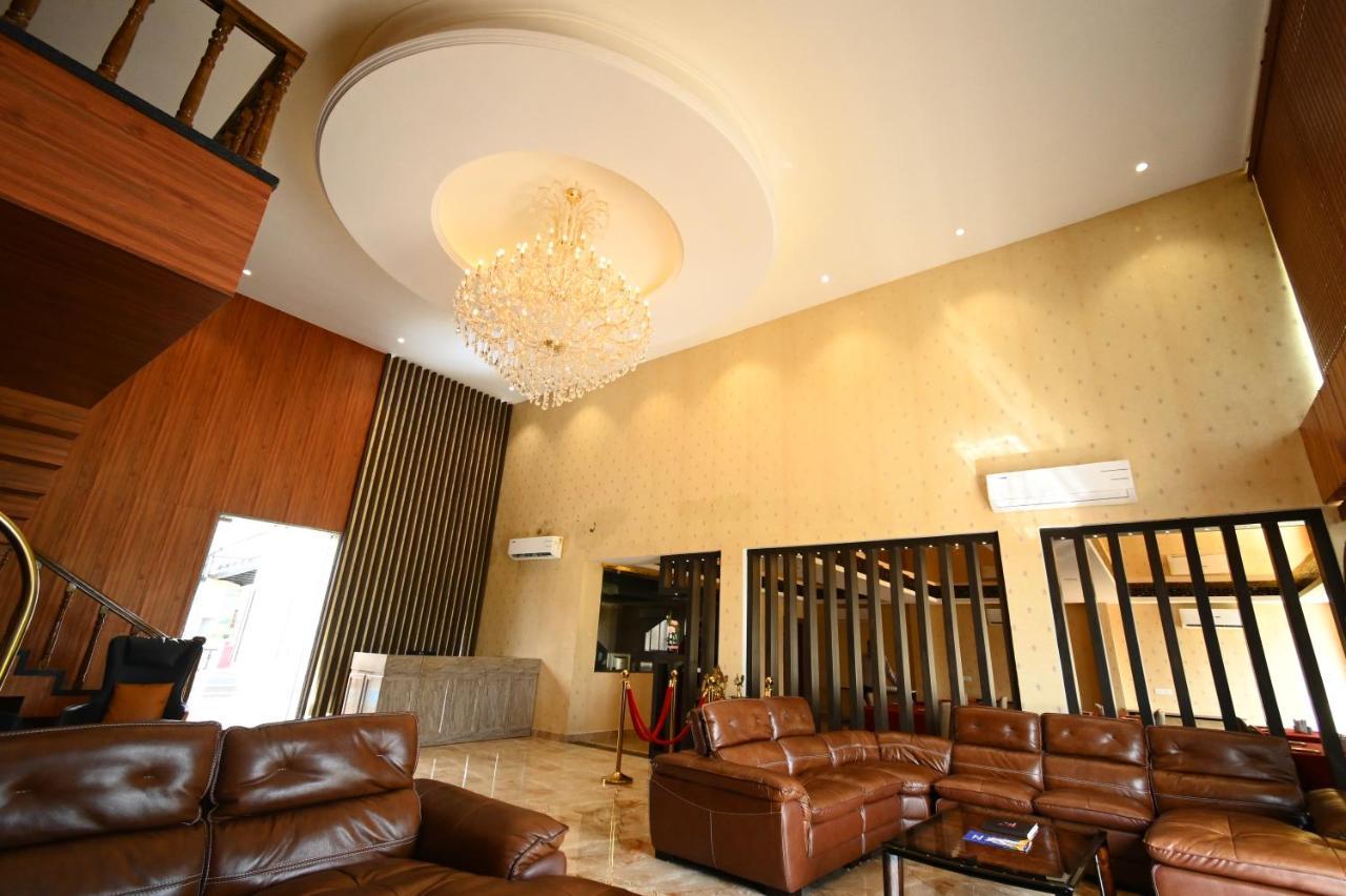 Faith Cricket Club & Resort Bhopal Buitenkant foto