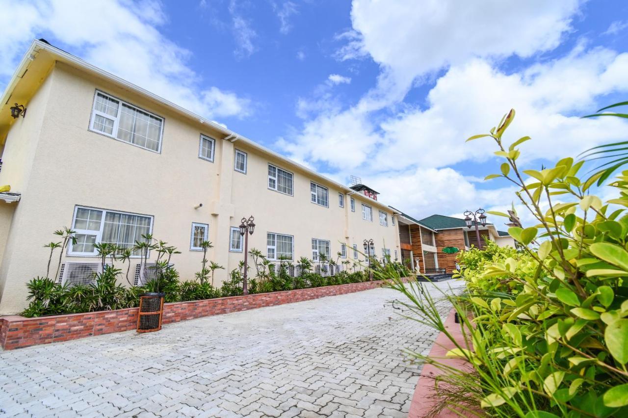 Faith Cricket Club & Resort Bhopal Buitenkant foto
