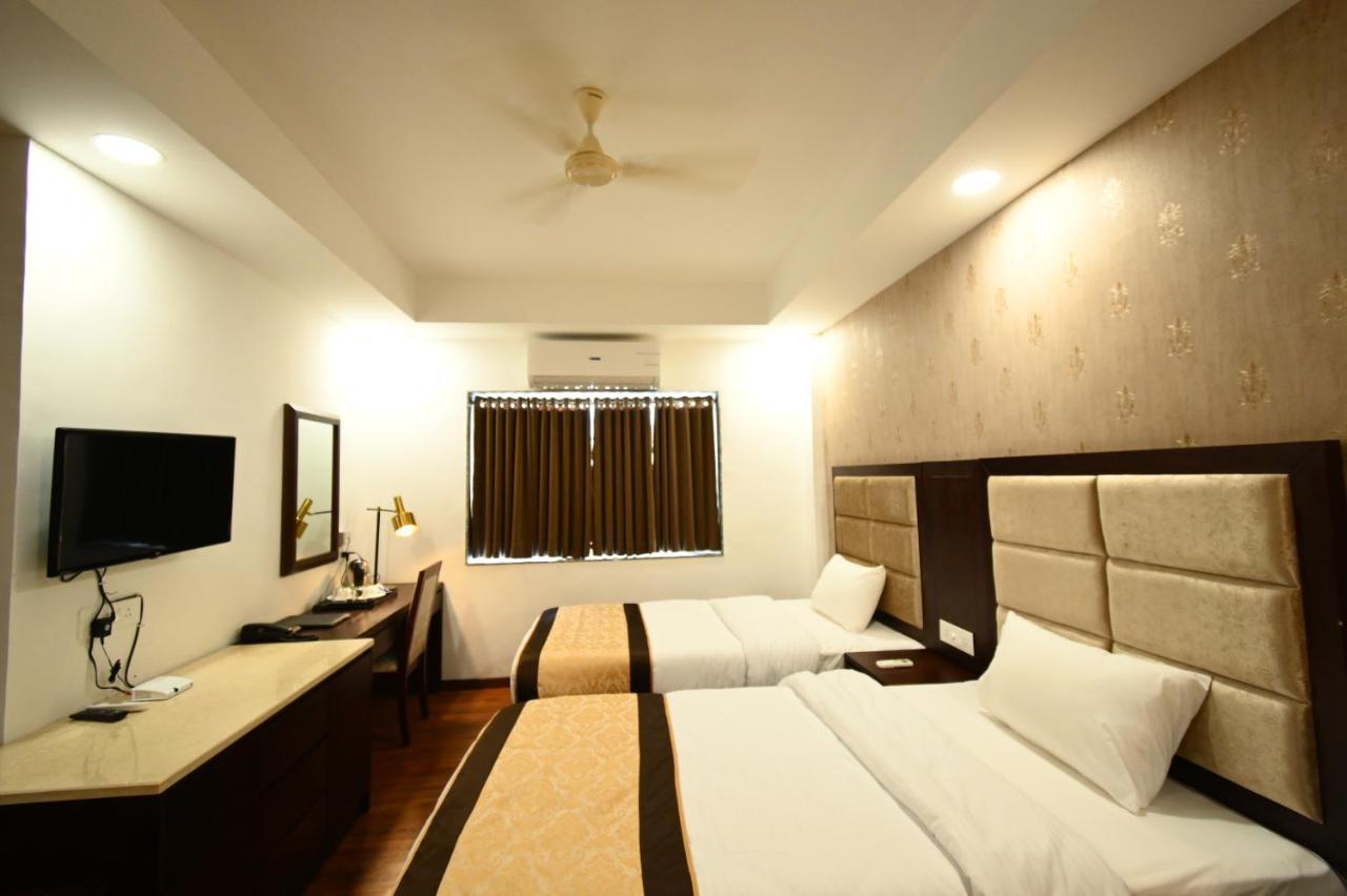 Faith Cricket Club & Resort Bhopal Buitenkant foto